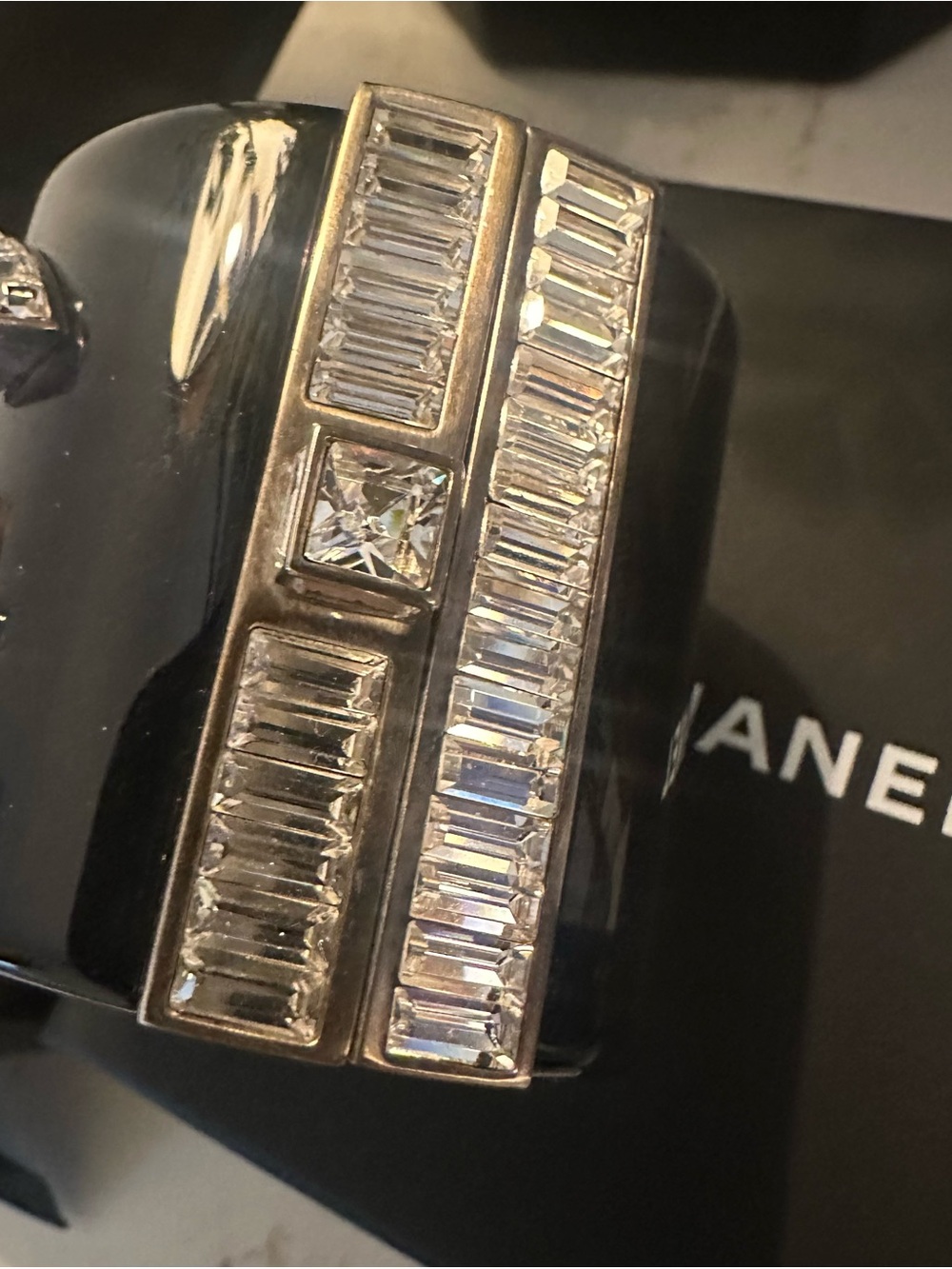 CHANEL STRASS CRYSTAL & RESIN HINGED BRACELET/CUFF - Picture 5 of 10
